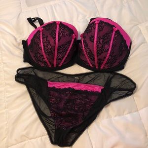 NWOT Lingerie set Bra & Panties 44DD & size 11